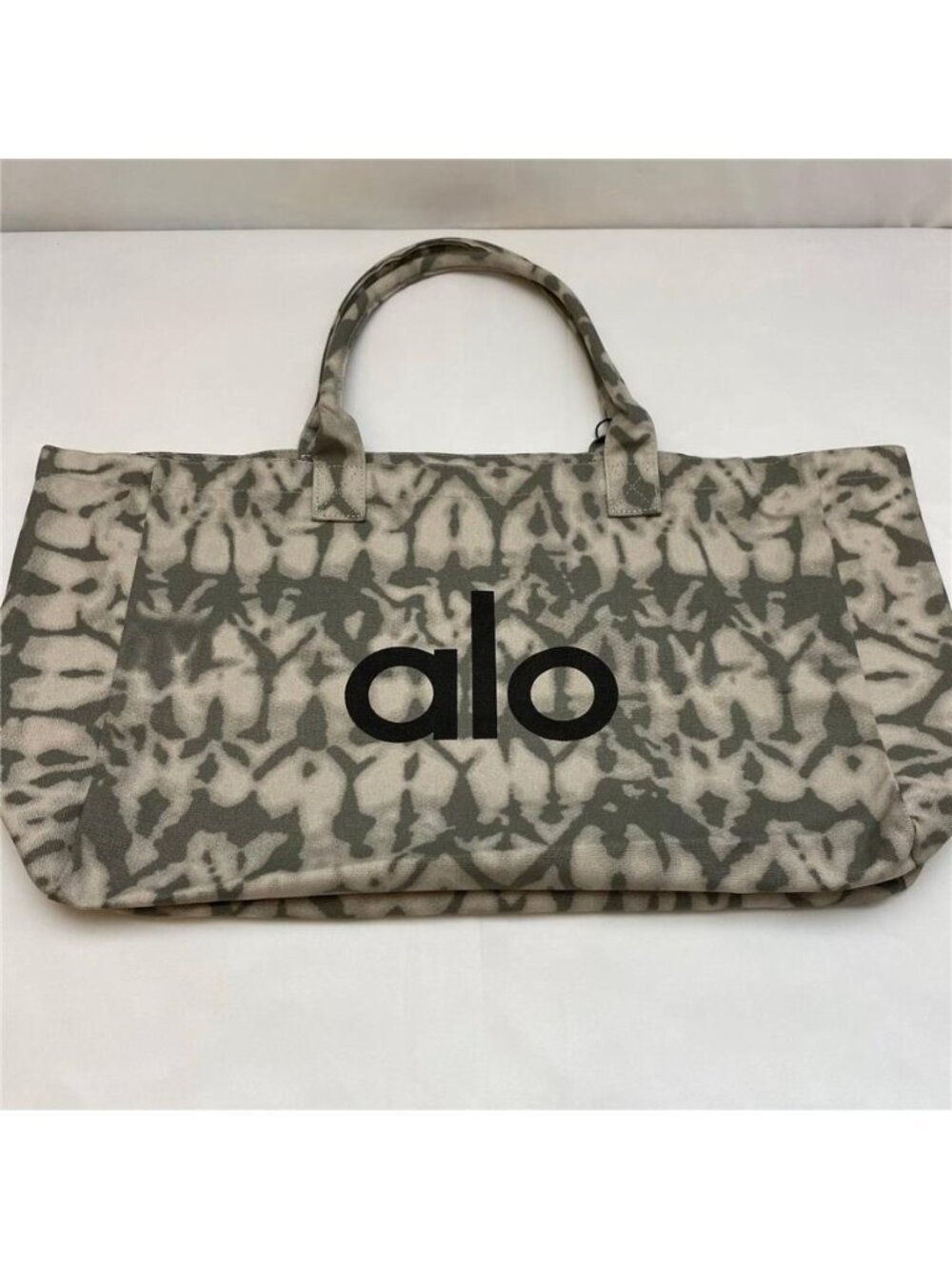 Alo Yoga Large Gray Canvas Gym Bag Travel Training Carry-On Brand Nwt with Tags